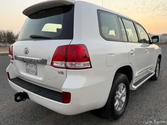 لاندكروزر 2010 فل كامل قمة في النظافة 4