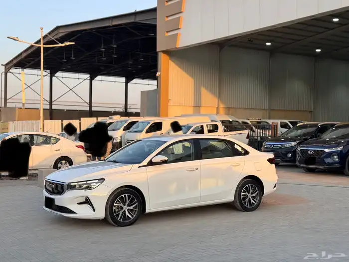 جيلي امجراند 2023 ابيض 4