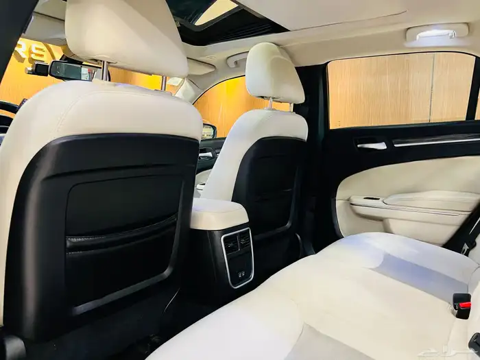 كرايزلر 2019 C300 V8 ( بحاله ممتازه) 10