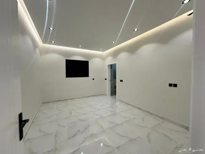 شقه للبيع حي الصفا من 5 غرف وصاله موقع مميز مصعد راكب 8