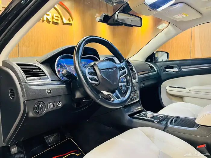 كرايزلر 2019 C300 V8 ( بحاله ممتازه) 8