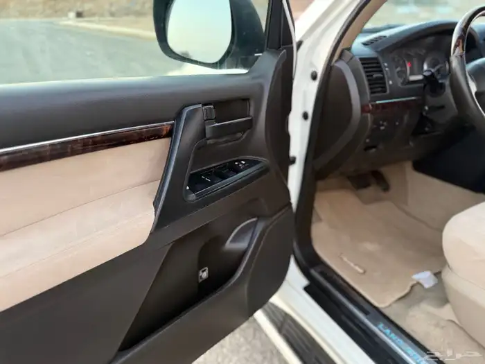 لاندكروزر 2010 فل كامل قمة في النظافة 9