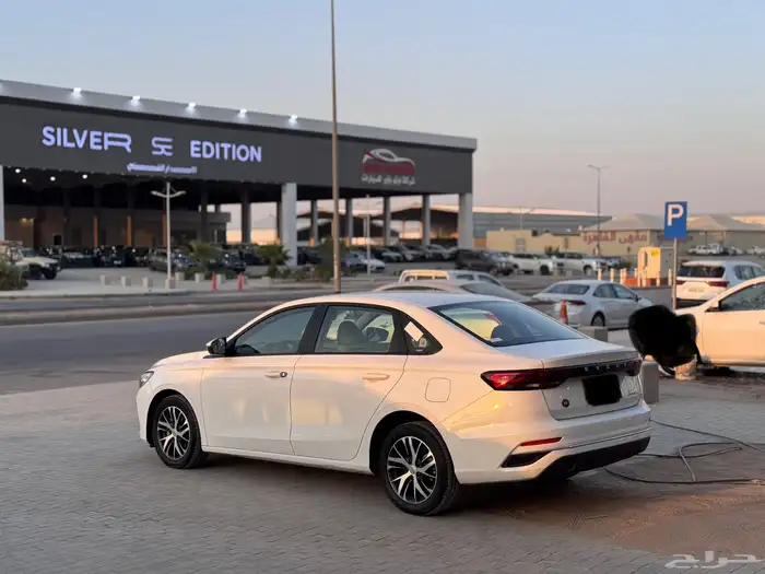 جيلي امجراند 2023 ابيض 5