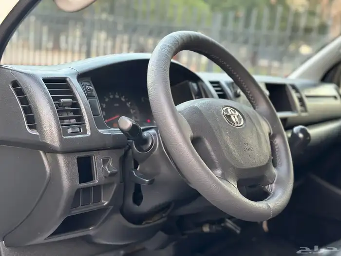 تويوتا باص ركاب موديل 2017 سعودي قير عادي بنزين 8