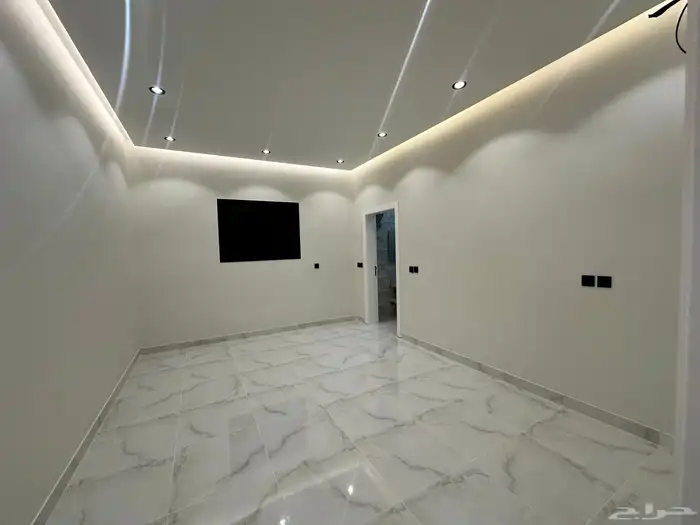 شقه للبيع حي الصفا من 5 غرف وصاله موقع مميز مصعد راكب 9