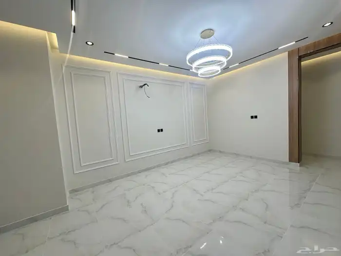 شقه للبيع حي الصفا من 5 غرف وصاله موقع مميز مصعد راكب 7