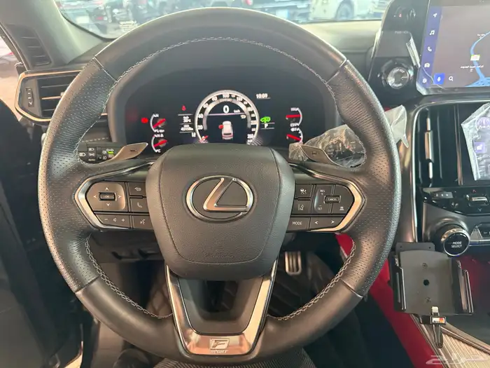 لكزس إف اسبورت LX600 موديل 2024 14