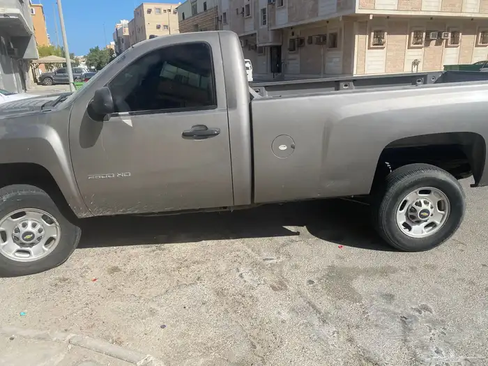 للبيع وانيت اتش دي سلفرادو شفر مديل 2014 0