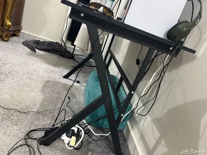 اعرض لكم اليوم طاوله K سودا تتحمل فوق 150 كيلو حدي فيها 70 2