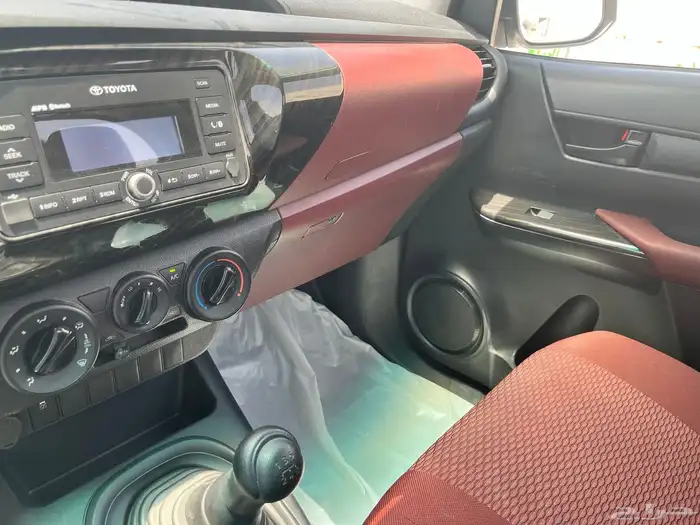 تويوتا هايلوكس غماره بنزين موديل 2022 15