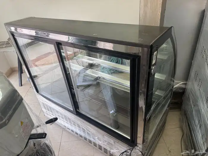 ثلاجه عرض زجاج شبه جديد 4