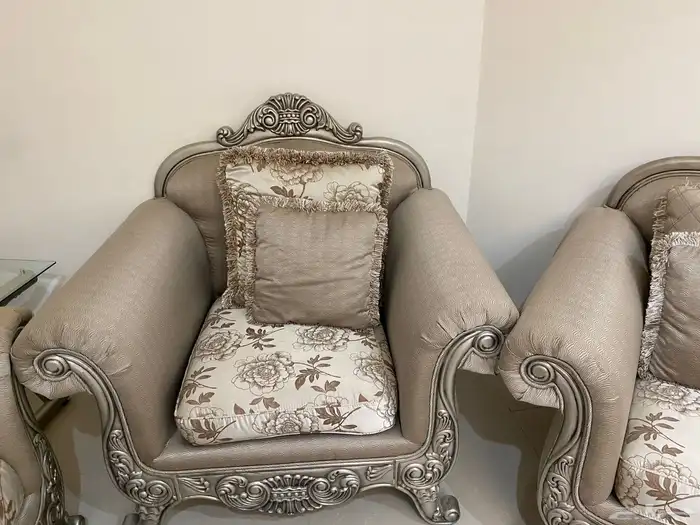 كنب رسمي بطابع كلاسيكي مودرن 8