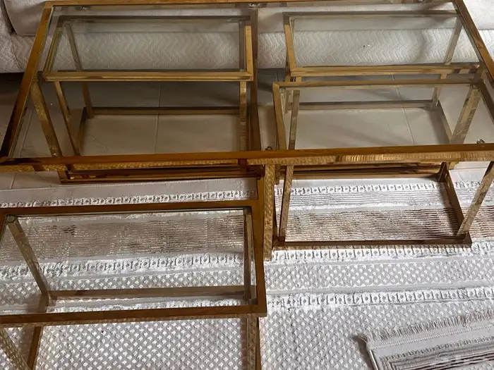 طاوله ضيافه مع 4 خدمة جديد لم يستخدم (للبيع) 0