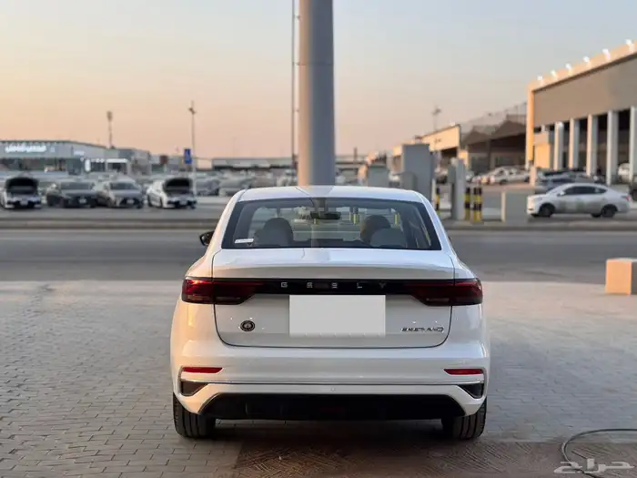 جيلي امجراند 2023 ابيض 6