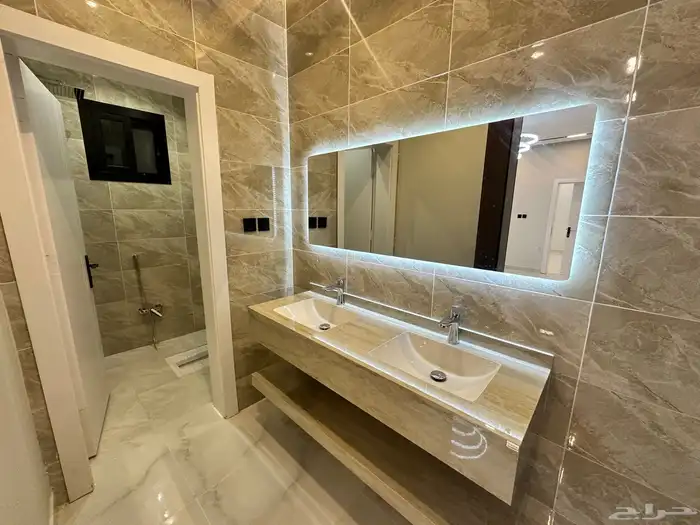 شقه للبيع حي الصفا من 5 غرف وصاله موقع مميز مصعد راكب 0