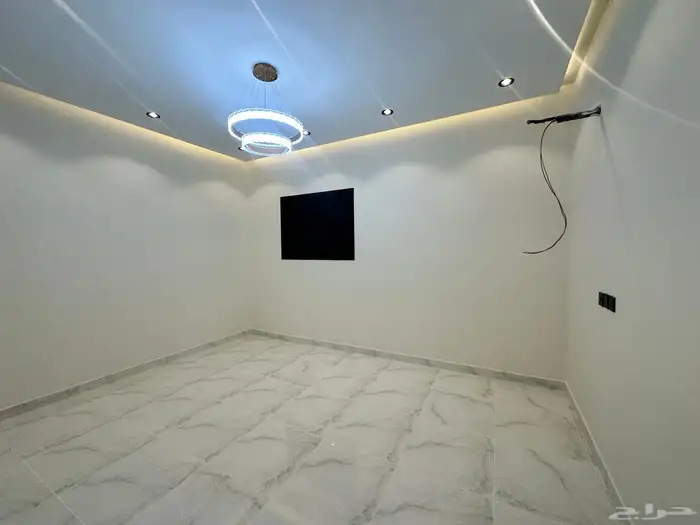 شقه للبيع حي الصفا من 5 غرف وصاله موقع مميز مصعد راكب 5