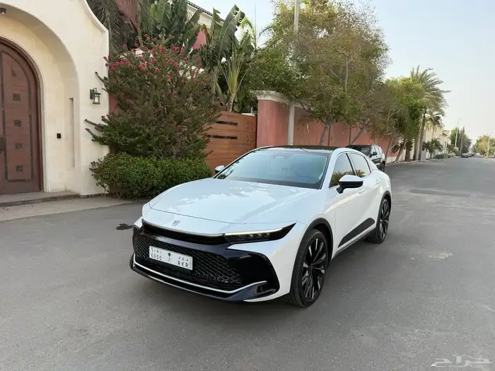 تويوتا كراون ماجستنا 2023 شبه جديد 2