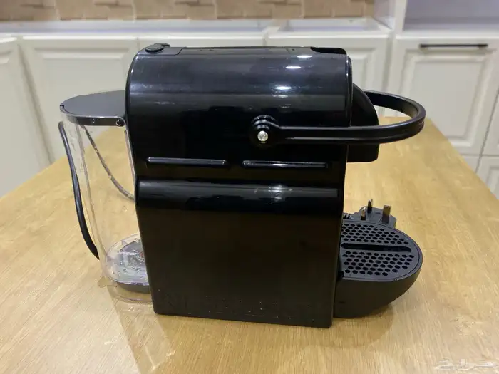 آلة قهوه من شركة نسبرسو 1