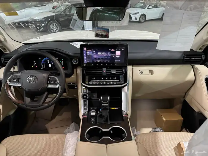 تويوتا لاندكروزر GXR4 بنزين 2025 5