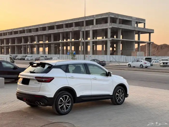 جيلي كولراي 2022 ابيض 5