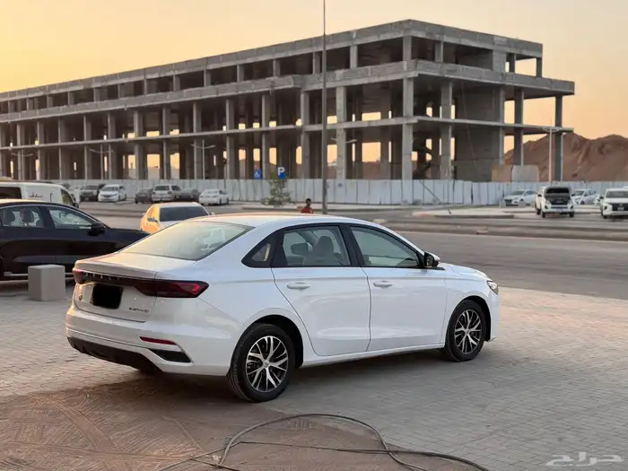 جيلي امجراند 2023 ابيض 7