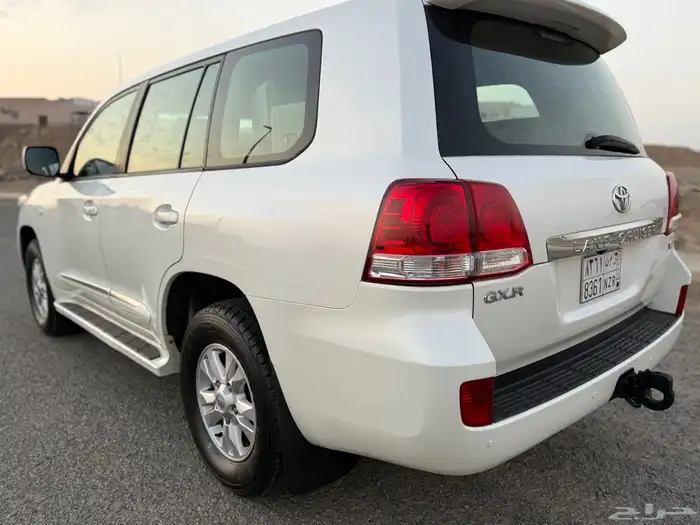 لاندكروزر 2010 فل كامل قمة في النظافة 5