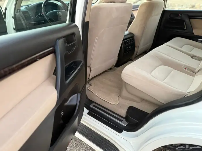 لاندكروزر 2010 فل كامل قمة في النظافة 13