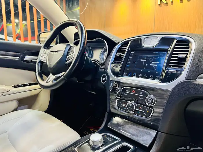 كرايزلر 2019 C300 V8 ( بحاله ممتازه) 6