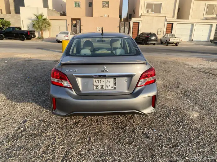 ميتسوبيشي اتراج 2021 وردة 3