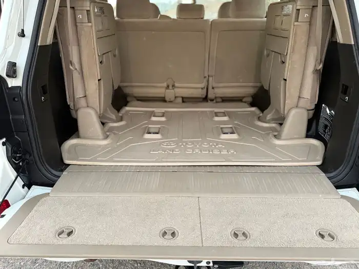 لاندكروزر 2010 فل كامل قمة في النظافة 18