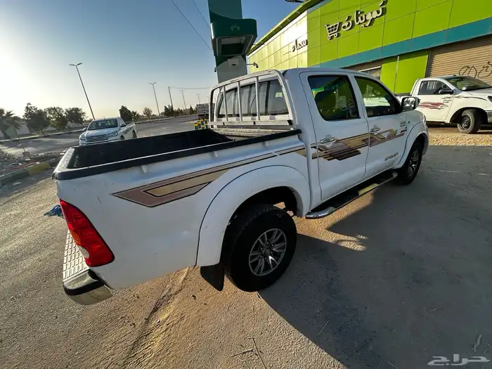 hilux 11 model Good condition Sar  35000 No 6