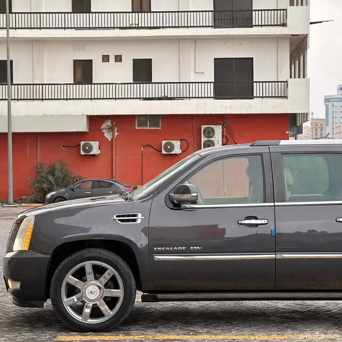 كاديلاك اسكاليد 2011 فل كامل الجميح 3