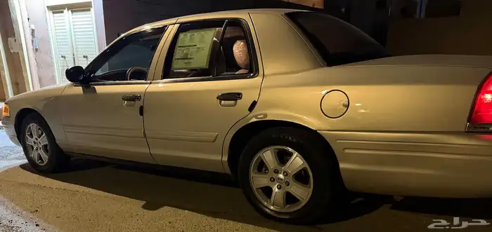 فورد فكتوريا نظيف 2011 4