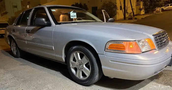 فورد فكتوريا نظيف 2011 1