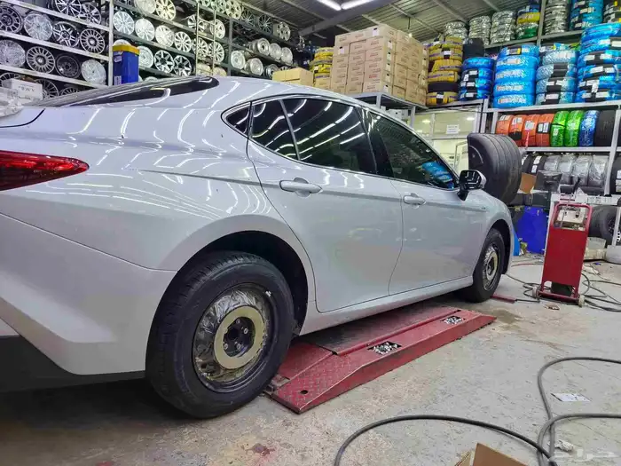 جنوط كامري سوح موديل 2025 اصلي بلد مع الطيس والصواميل 5