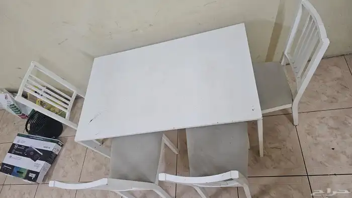 طاولة طعام 4 كراسي مستعمل نظيف جدا 0