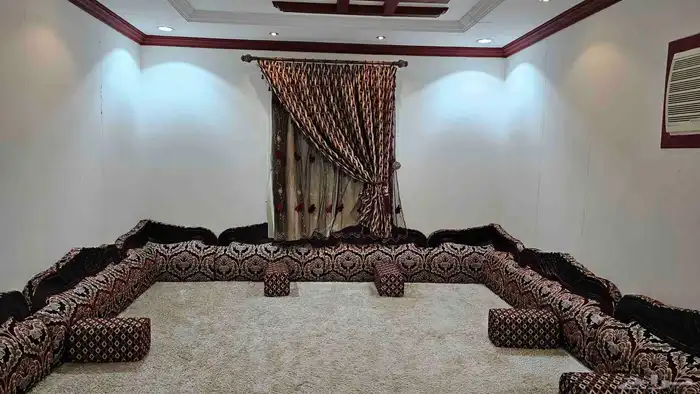 مساند و ستارة و 8 تكايات و فراش مجلس 6 في 4 1