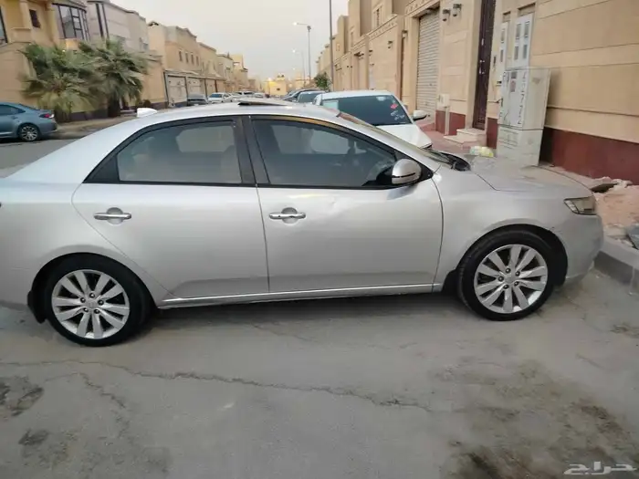 كيا -سيراتو موديل 2012 3