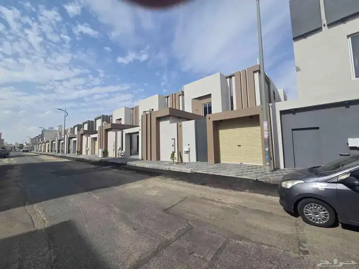 للبيع فيلا دورين وملحق 7 غرف نوم مكتمل الخدمات 1