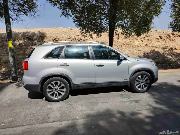 كيا سورنتو فل كامل موديل 2015 9