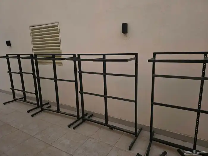 ديكور محل ملابس. علاقات و رفوف 7