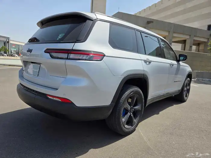 جراند شيروكي التيتيود 2022 5