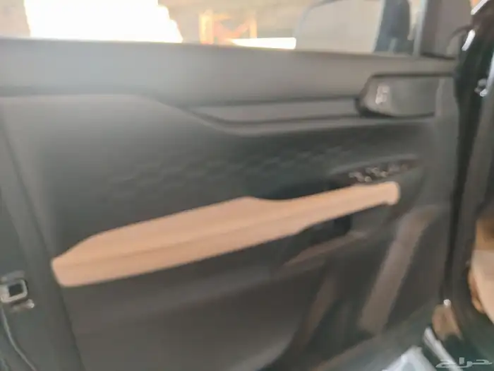 فورد ايفريست ستاندر XLS دبل 4 4 بنزين موديل 2025 10