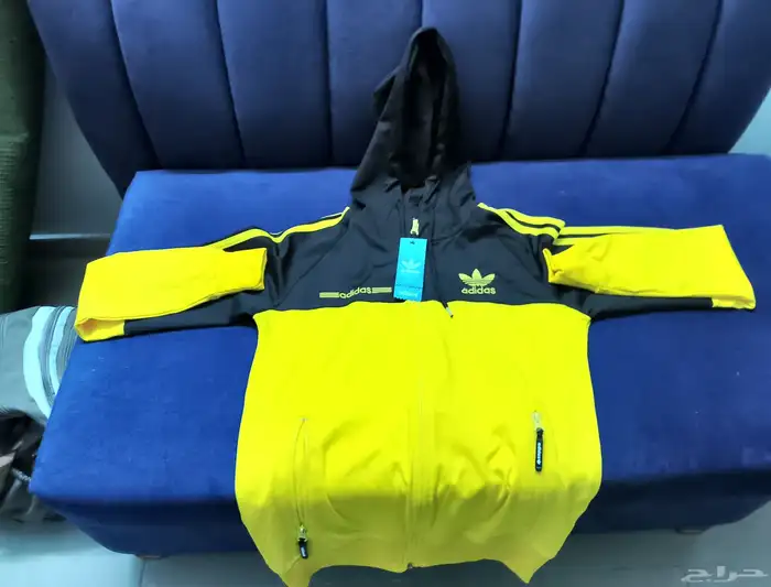 ترينق رياضي اصفر ماركه اديداس أصلي 0