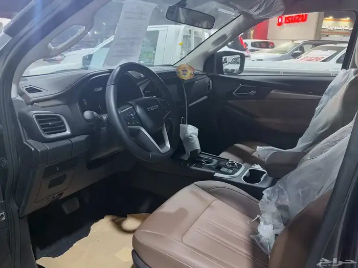 إيسوزو mu-x 2024 نص فل بأسعار منافسة 11