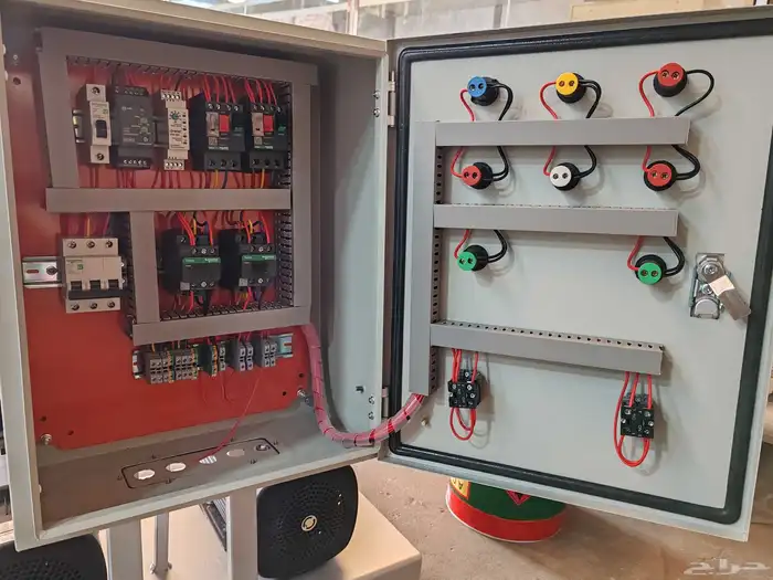 تصنيع وصيانة لوحات تحكم 1