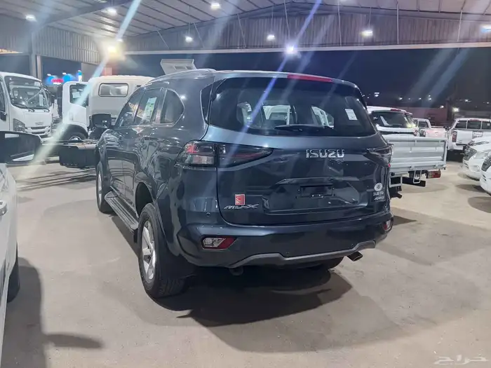 إيسوزو mu-x 2024 نص فل بأسعار منافسة 7