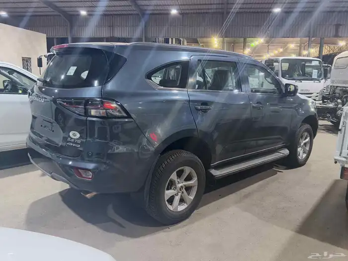 إيسوزو mu-x 2024 نص فل بأسعار منافسة 6