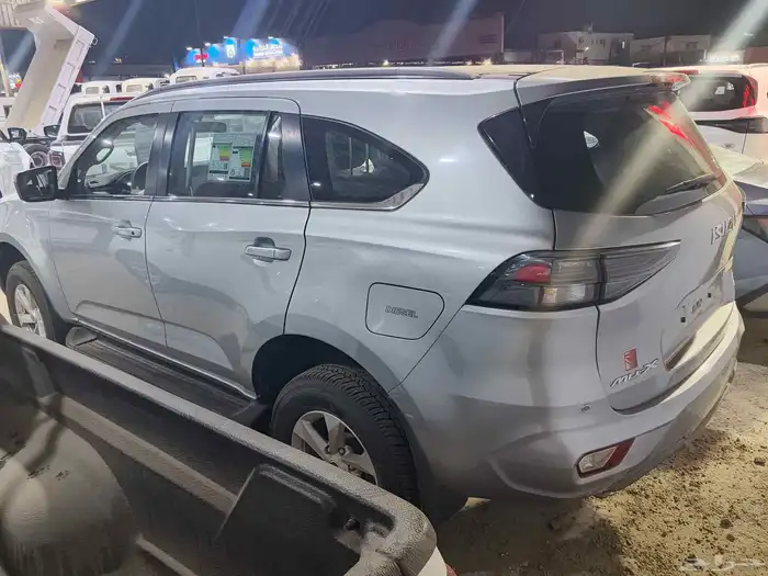 إيسوزو mu-x 2024 نص فل بأسعار منافسة 3