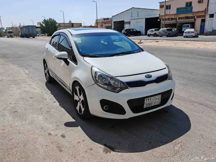 كيا ريو هاتشباك فل 2015 1